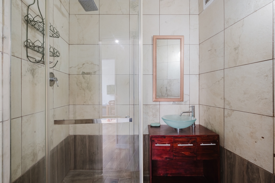1 Bedroom Property for Sale in Vredehoek Western Cape